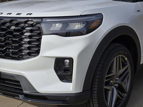 Star White 2026 Ford Explorer ST-Line