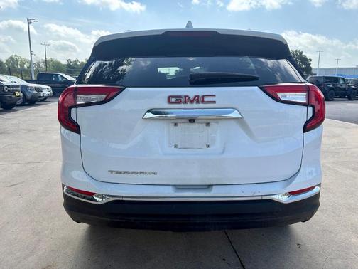 Summit White 2024 GMC Terrain SLT
