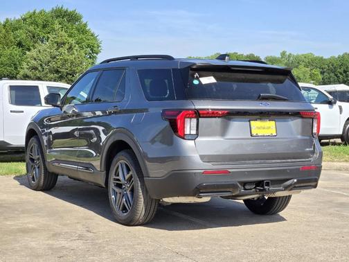 Carbonized Gray Metallic 2026 Ford Explorer ST-Line