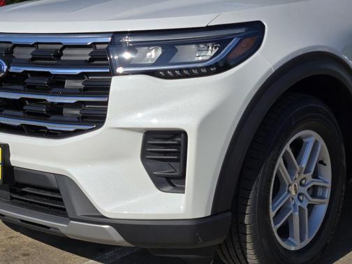Space White Metallic 2026 Ford Explorer Active