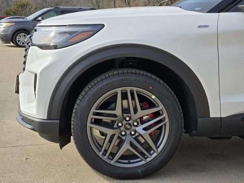 Star White 2026 Ford Explorer ST-Line
