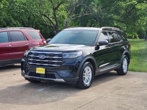 Black Metallic 2025 Ford Explorer Active