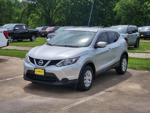Brilliant Silver 2017 Nissan Rogue Sport S