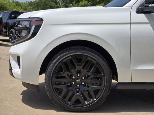 Star White 2026 Ford Expedition Platinum