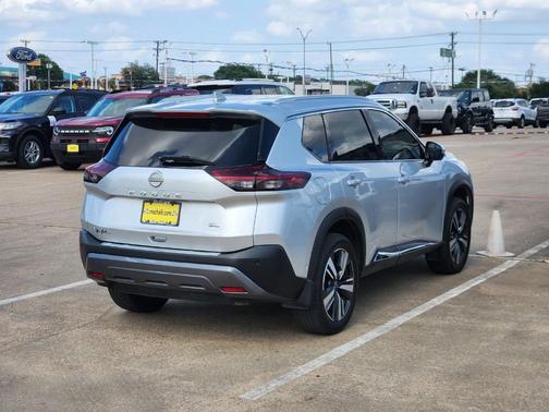 Brilliant Silver Metallic 2023 Nissan Rogue SL