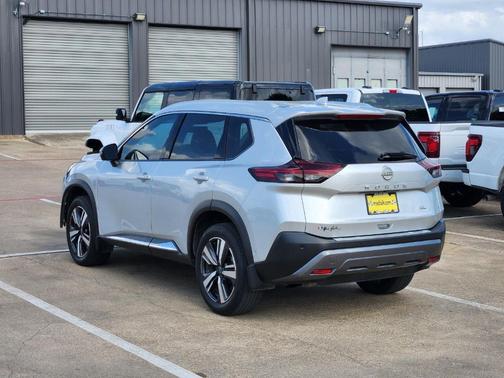 Brilliant Silver Metallic 2023 Nissan Rogue SL