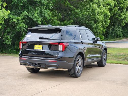 Agate Black Metallic 2026 Ford Explorer ST-Line
