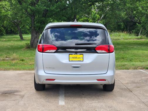 Silver Mist Clearcoat 2024 Chrysler Voyager LX