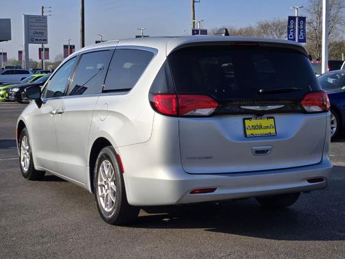 Silver Mist Clearcoat 2024 Chrysler Voyager LX