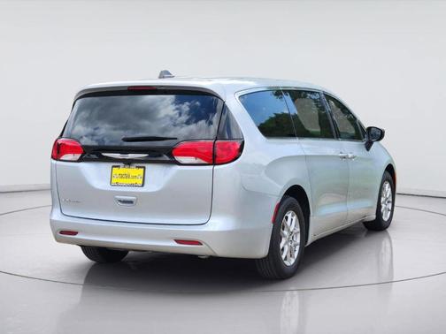 Silver Mist Clearcoat 2024 Chrysler Voyager LX