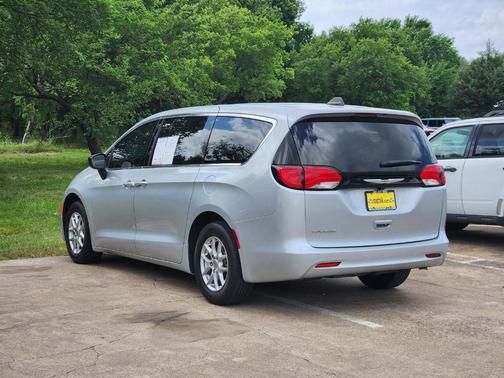 Silver Mist Clearcoat 2024 Chrysler Voyager LX