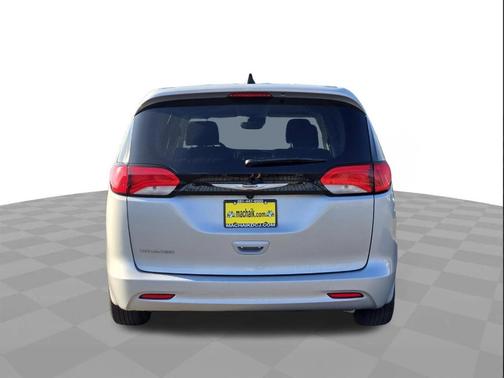 Silver Mist Clearcoat 2024 Chrysler Voyager LX