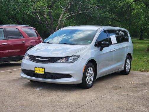 Silver Mist Clearcoat 2024 Chrysler Voyager LX