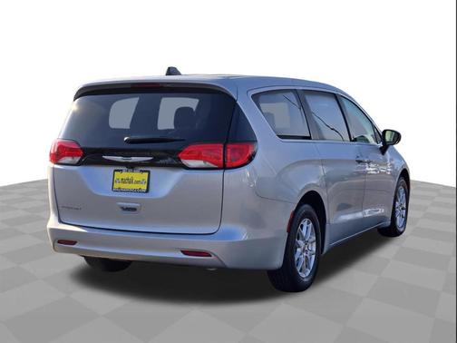 Silver Mist Clearcoat 2024 Chrysler Voyager LX
