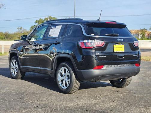 Diamond Black 2024 Jeep Compass Latitude