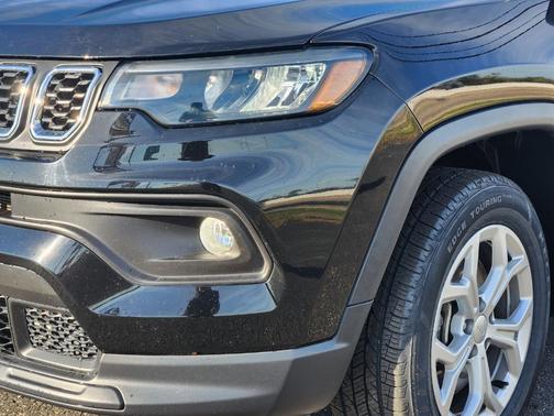 Diamond Black 2024 Jeep Compass Latitude