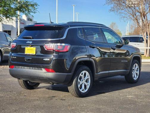 Diamond Black 2024 Jeep Compass Latitude