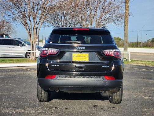Diamond Black 2024 Jeep Compass Latitude
