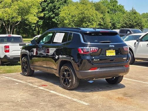 Diamond Black 2024 Jeep Compass Latitude