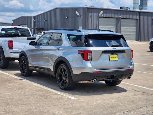 Silver Metallic 2024 Ford Explorer ST-Line
