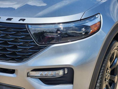 Silver Metallic 2024 Ford Explorer ST-Line