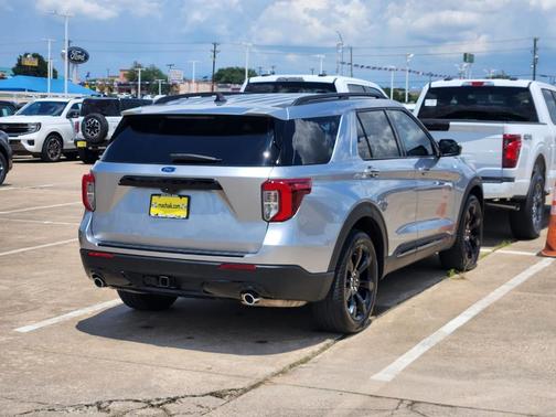 Silver Metallic 2024 Ford Explorer ST-Line