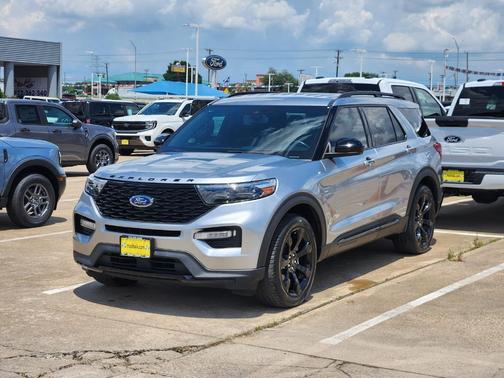 Silver Metallic 2024 Ford Explorer ST-Line