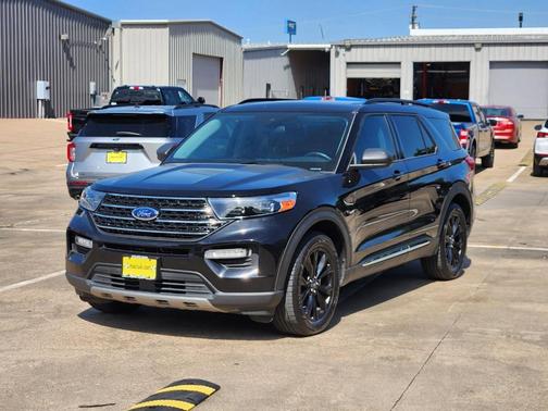 Black Metallic 2020 Ford Explorer XLT