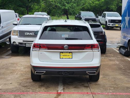 Pure White 2025 Volkswagen Atlas 2.0T SE w/Technology