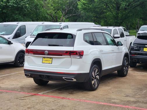 Pure White 2025 Volkswagen Atlas 2.0T SE w/Technology