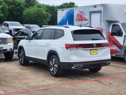Pure White 2025 Volkswagen Atlas 2.0T SE w/Technology