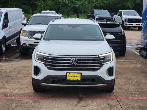 Pure White 2025 Volkswagen Atlas 2.0T SE w/Technology
