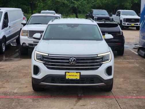 Pure White 2025 Volkswagen Atlas 2.0T SE w/Technology
