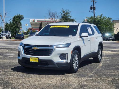 2023 Chevrolet Traverse LT Cloth