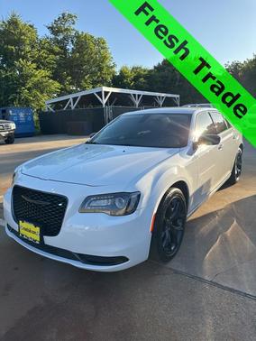 2023 Chrysler 300 Touring