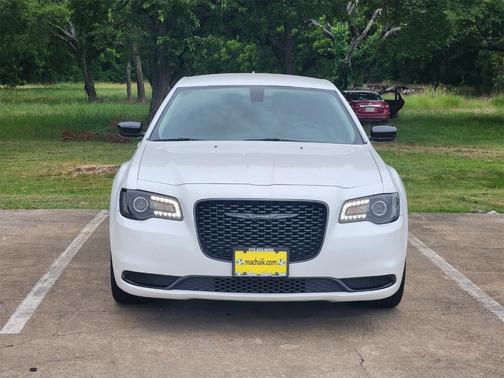 2023 Chrysler 300 Touring