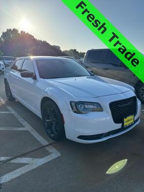 2023 Chrysler 300 Touring