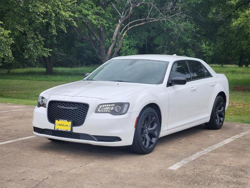 2023 Chrysler 300 Touring