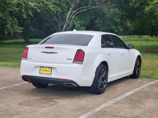 2023 Chrysler 300 Touring