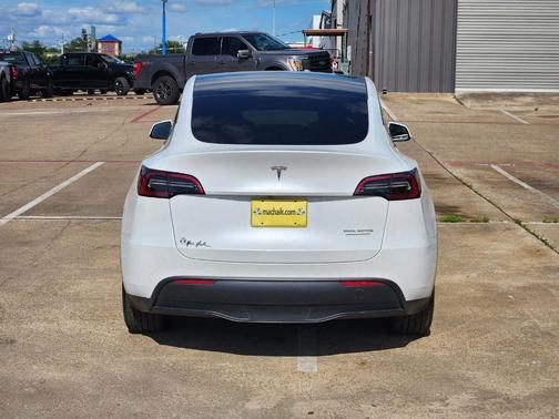 White 2023 Tesla Model Y Long Range