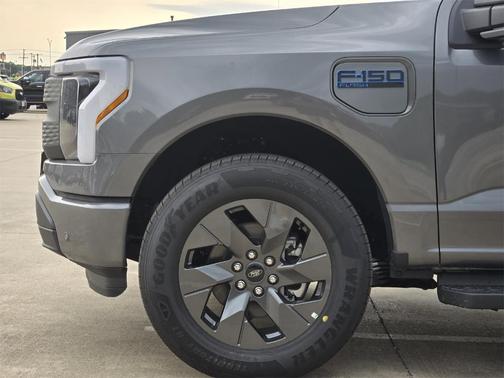 2025 Ford F-150 Lightning Flash