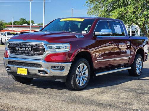 Delmonico Red Pearlcoat 2023 RAM 1500 Limited