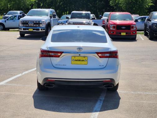 Blizzard Pearl 2016 Toyota Avalon XLE