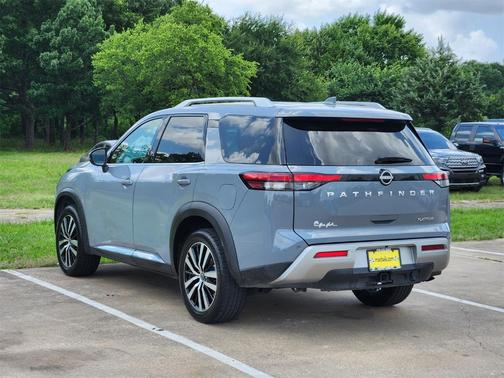 2023 Nissan Pathfinder Platinum