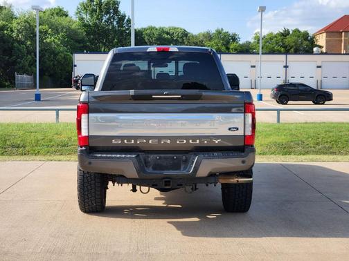 Magnetic 2019 Ford F-250 Platinum