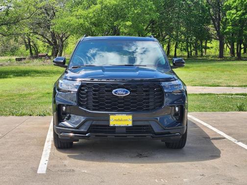 Black Metallic 2026 Ford Explorer ST-Line