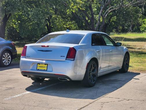 2022 Chrysler 300 Touring