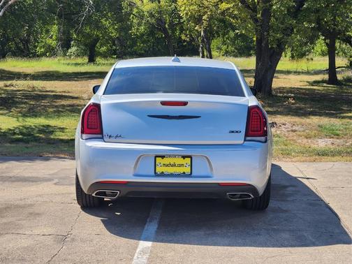 2022 Chrysler 300 Touring