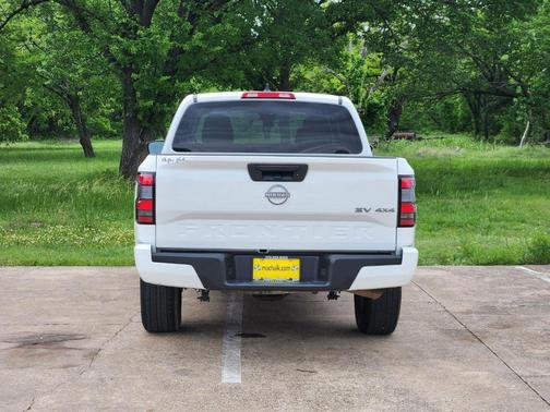 Glacier White 2024 Nissan Frontier SV