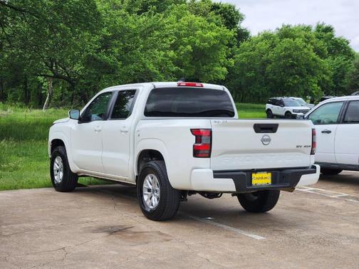 Glacier White 2024 Nissan Frontier SV